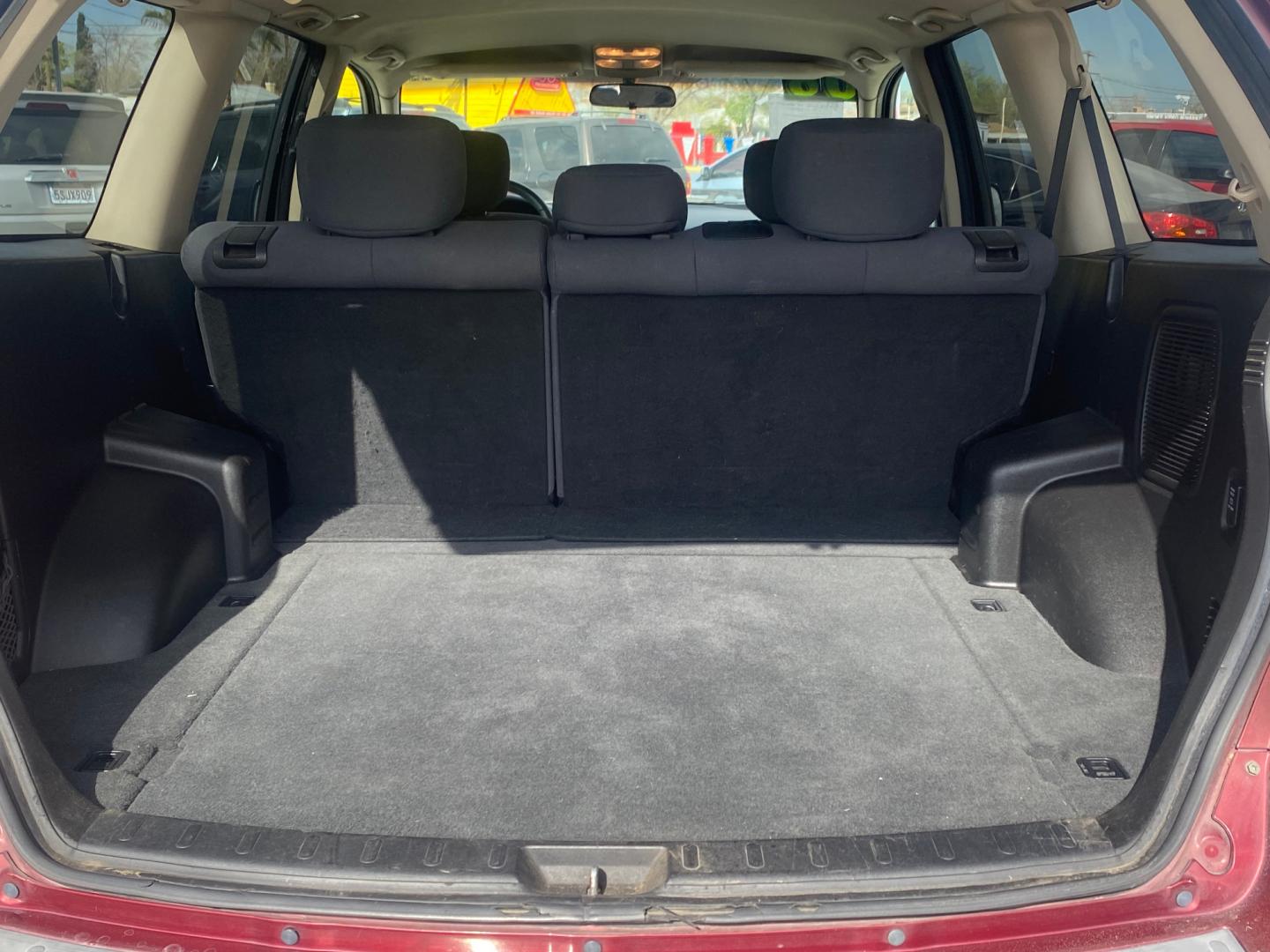 2006 /GREY Mitsubishi Endeavor (4A4MM21S26E) with an V6 3.8 LITER engine, AUTOMATIC transmission, located at 44356 Date Ave., Lancaster, CA, 93534, (661) 945-6555, 34.688919, -118.139374 - Photo#5